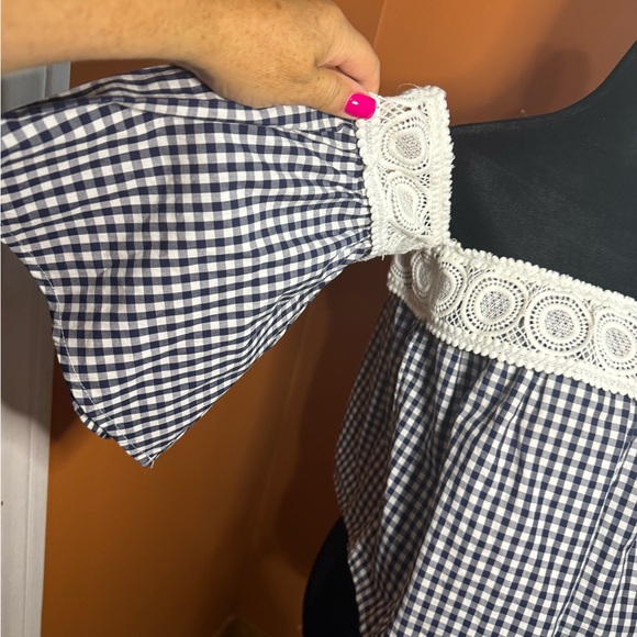 3/15 Off- shoulder checkers white and navy blue - Picture 3 of 3